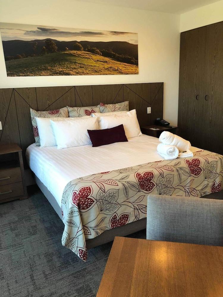 Young Federation Motor Inn