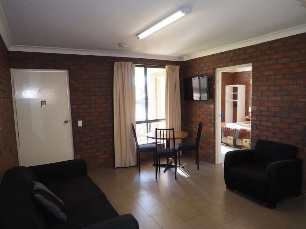 Jacaranda Motel & Holiday Units