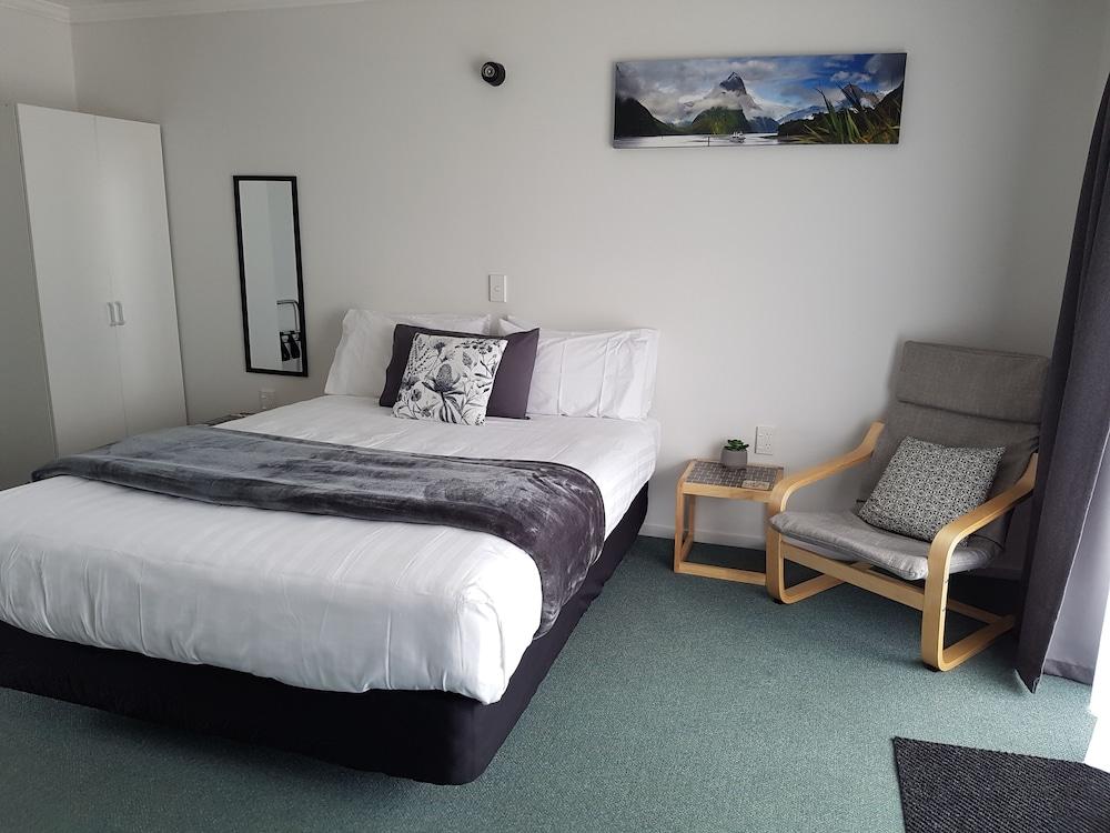 554 Moana Court Motel