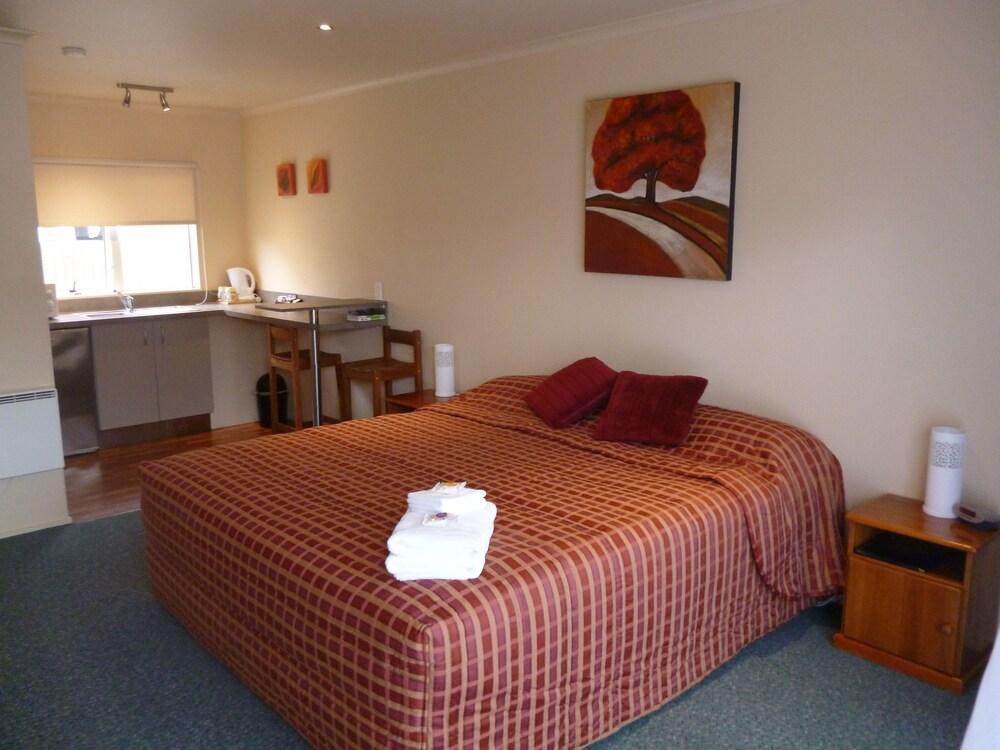 Heritage Court Motel