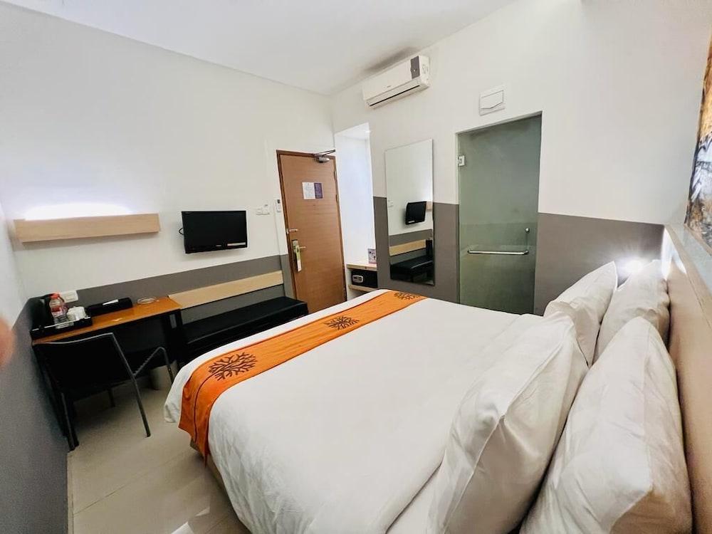 Avira Hotel Makassar