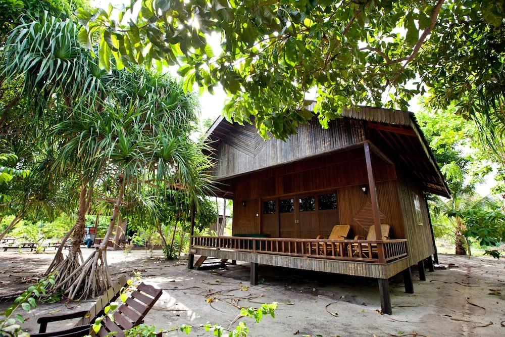 Pom Pom Island Resort