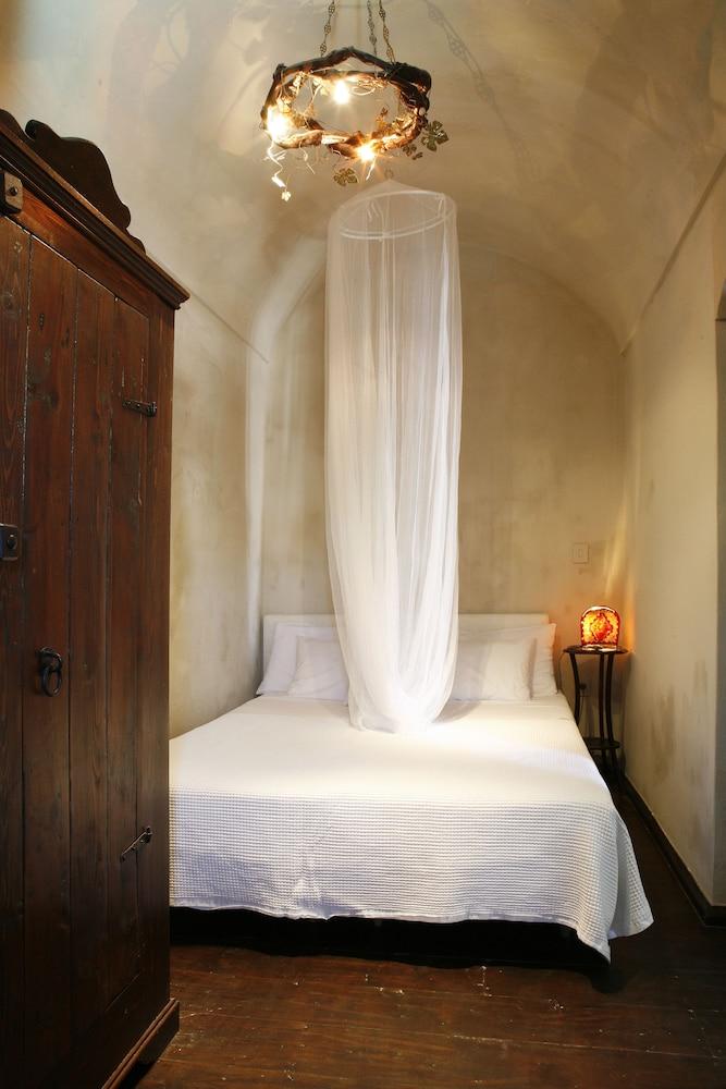 Santorini Heritage Villas & Mansions