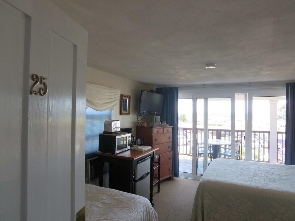 Windjammer By The Sea