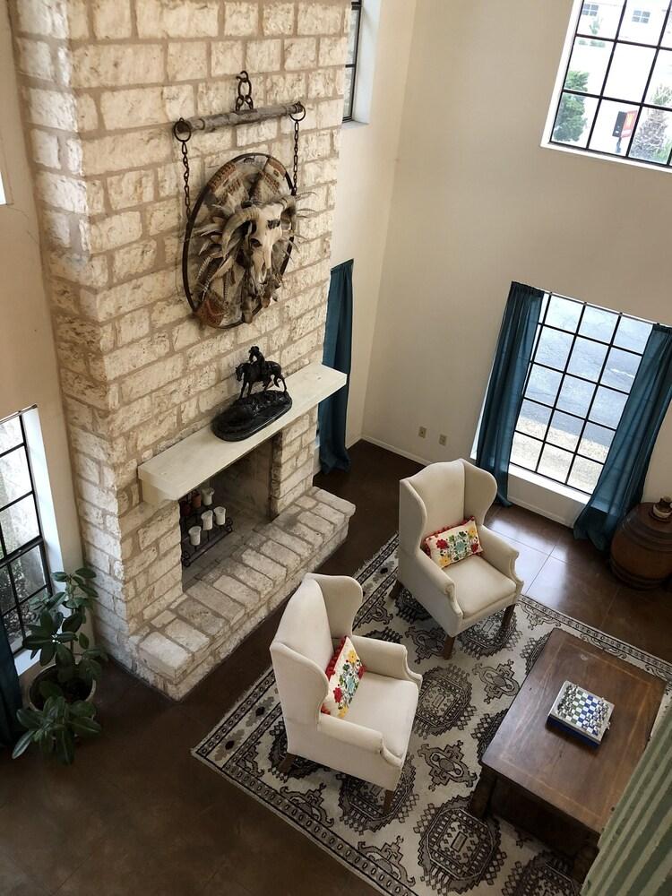 Windcrest Inn and Suites