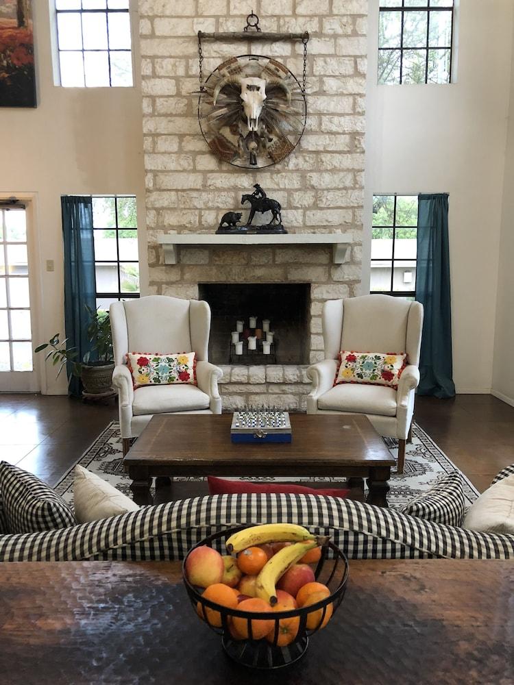 Windcrest Inn and Suites