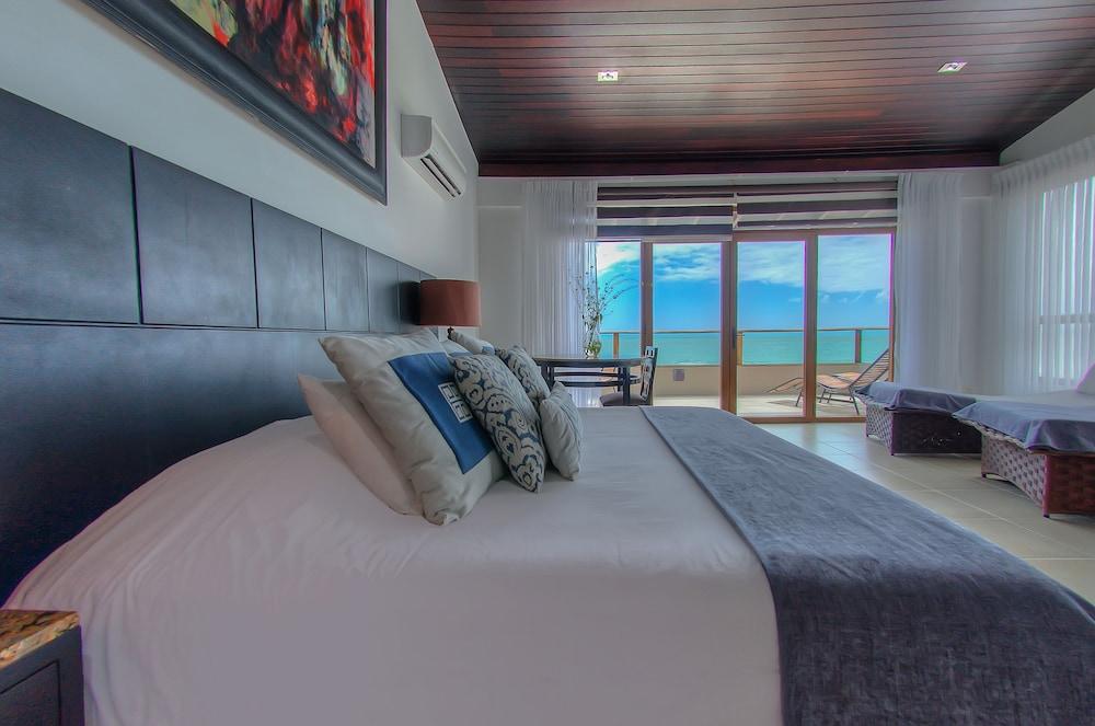 Iguana Crossing Boutique Hotel