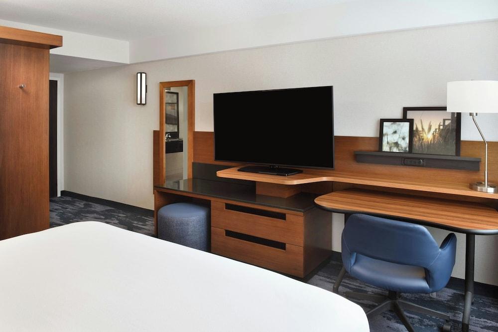 Fairfield Inn & Suites by Marriott Calgary Downtown