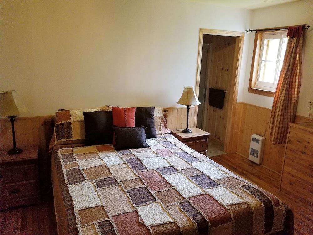 Auberge Le P'tit Bonheur - Hostel