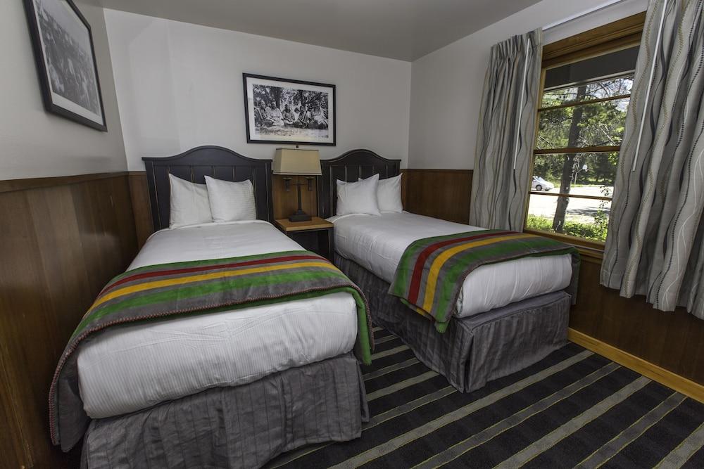 Swiftcurrent Motor Inn and Cabins - Inside the Park