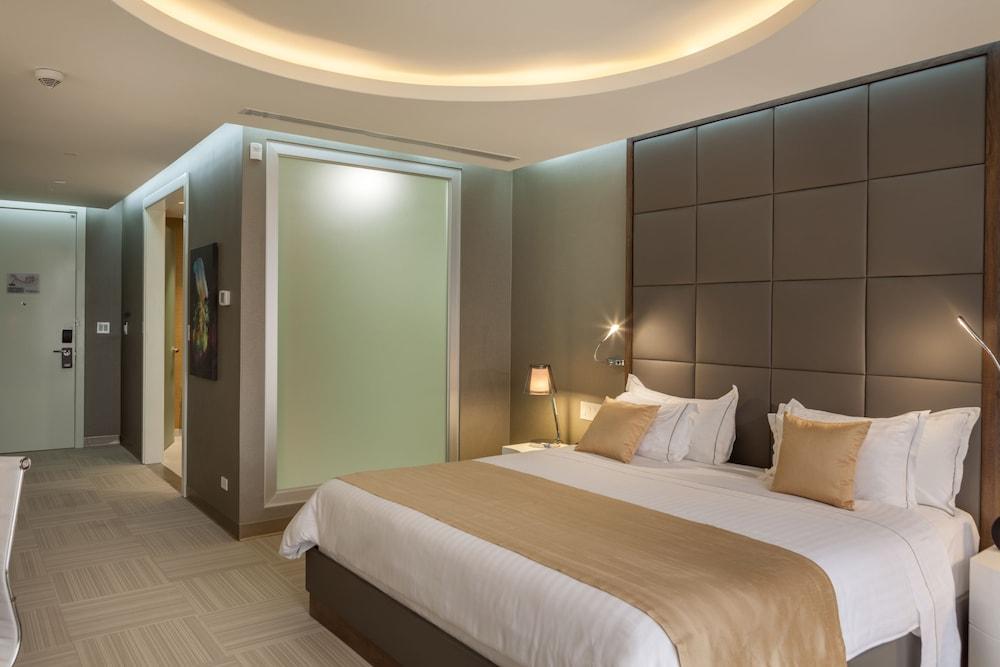 Las Americas Golden Tower Panama