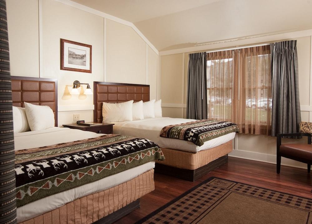 Mammoth Hot Springs & Cabins - Inside the Park