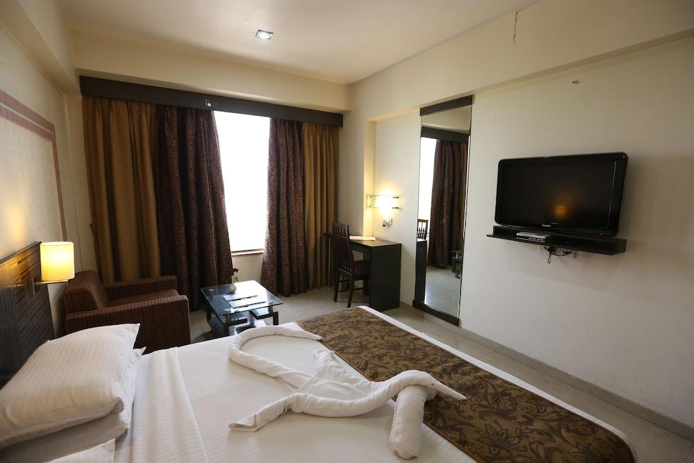 Silver Cloud Hotel & Banquets Ahmedabad