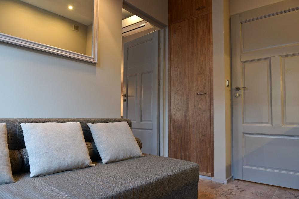 La Gioia Grey Stylish Apartments