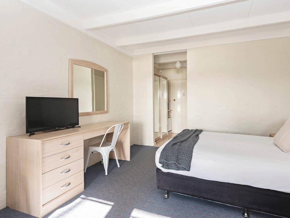 The Black Dolphin Holiday Park