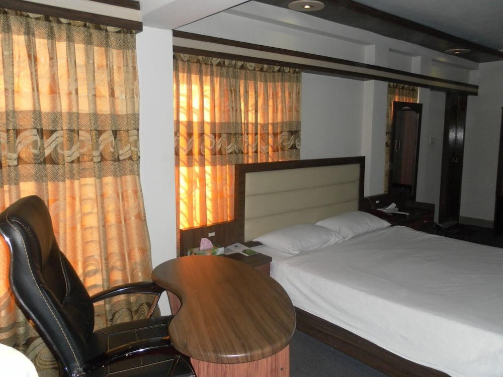 Garden Residents Uttara - Lake View