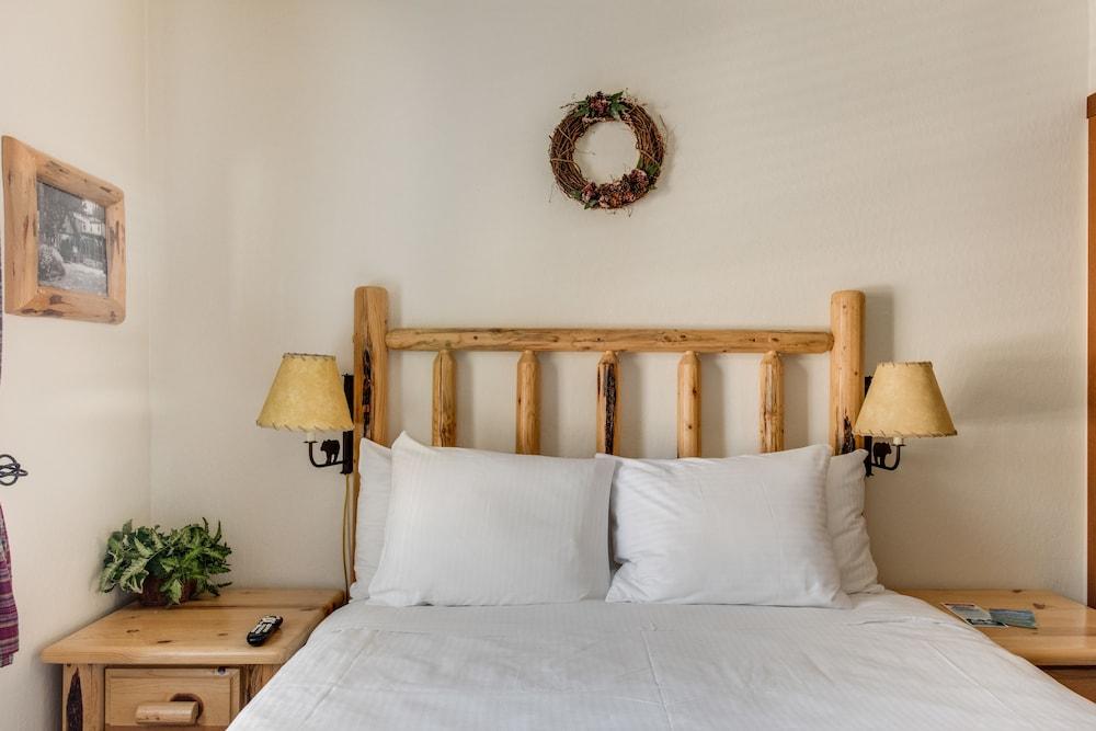 Franciscan Lakeside Lodge