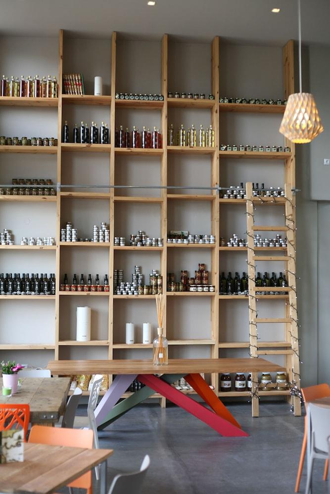 Oniropetra Boutique Hotel