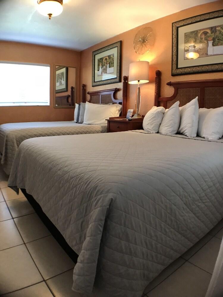 Sir David Guesthouse - Adults Only