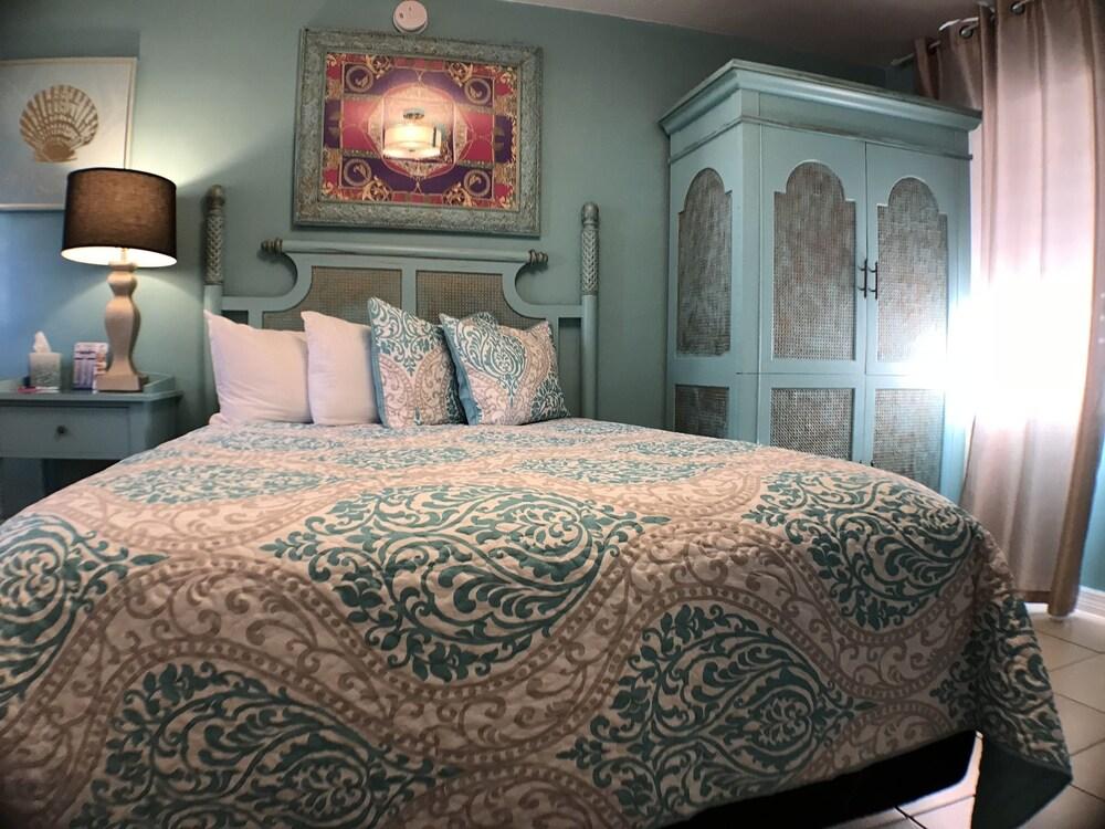 Sir David Guesthouse - Adults Only