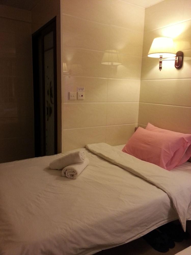 Maple Leaf Guest House