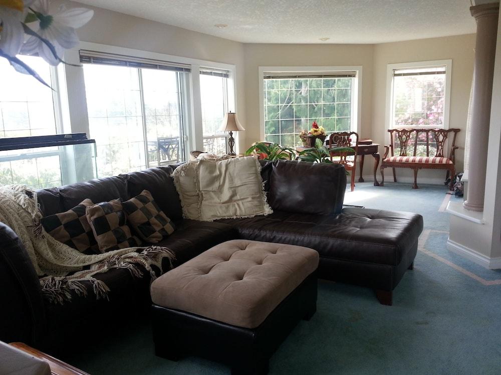 By the Sea BnB Sidney BC