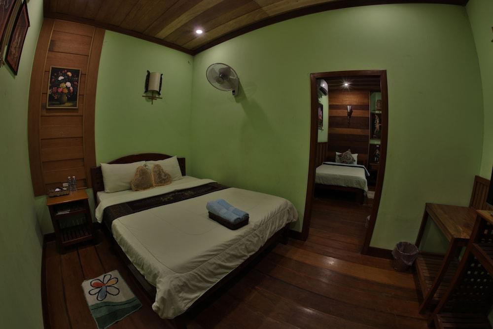 Natural Bungalows Restaurant and Bar