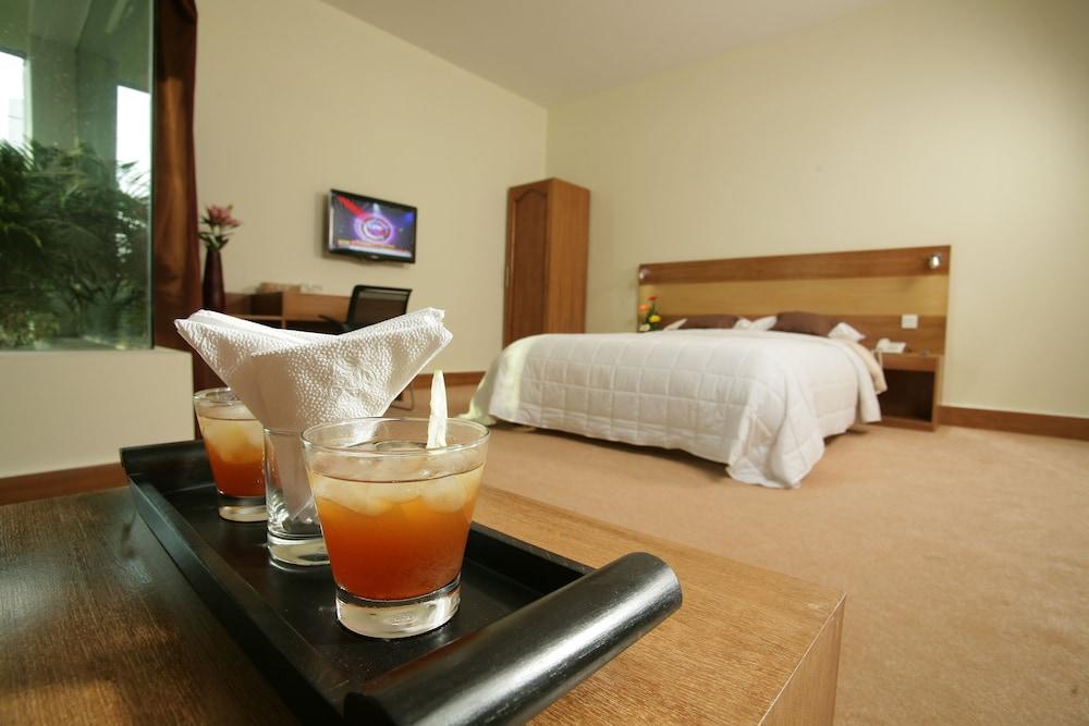 Richmond Hotel & Suites