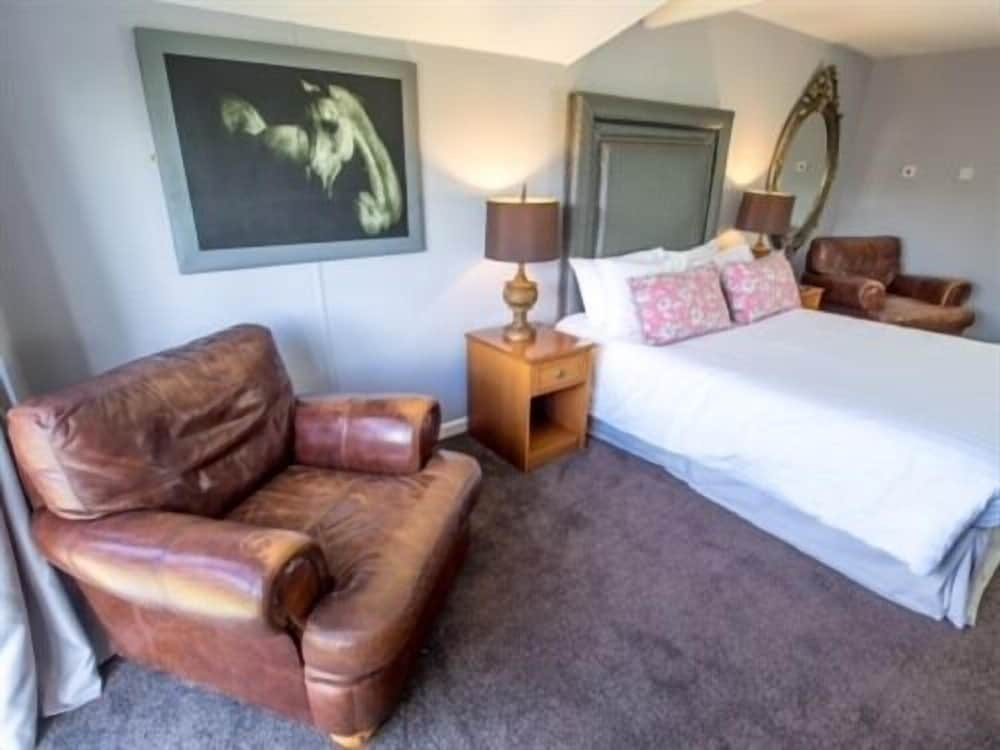 The Old Red Lion Inn