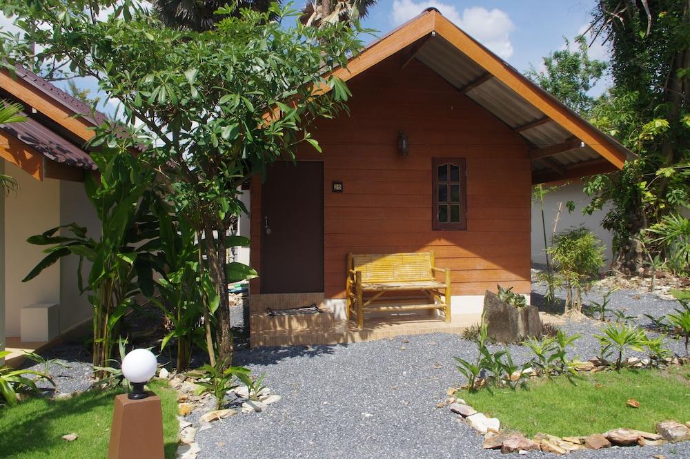 Thai House Beach Resort