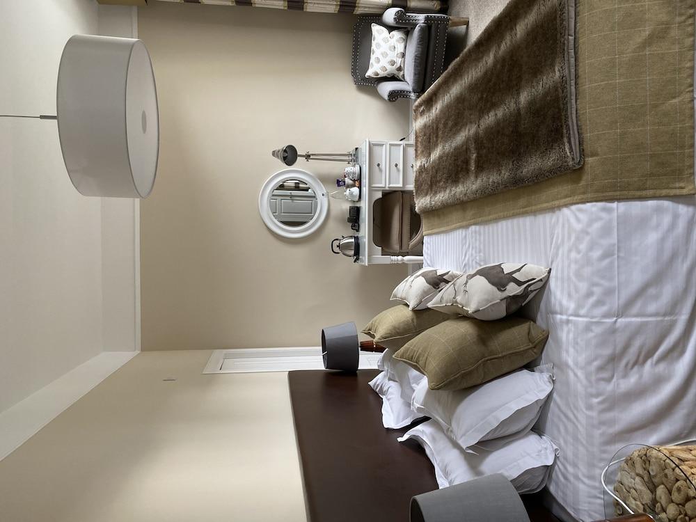 No.12 Hotel & Bistro