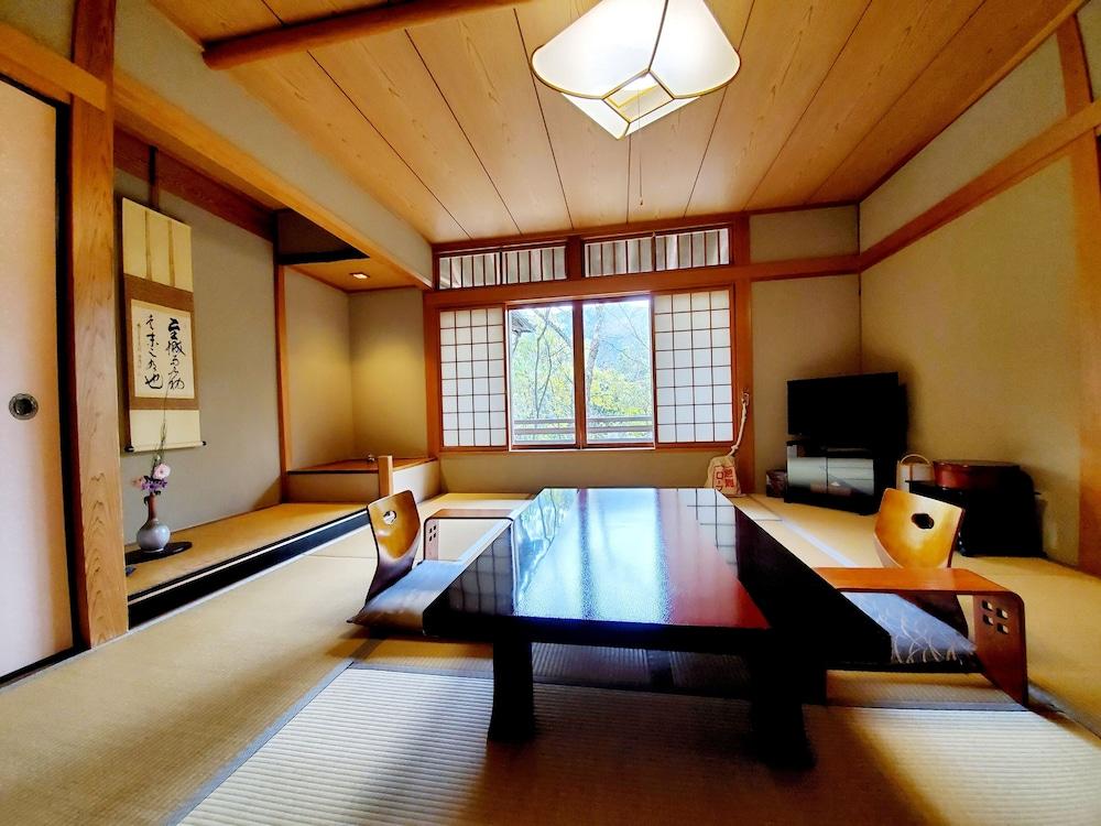 Yufuin Onsen Ryotei Tanokura