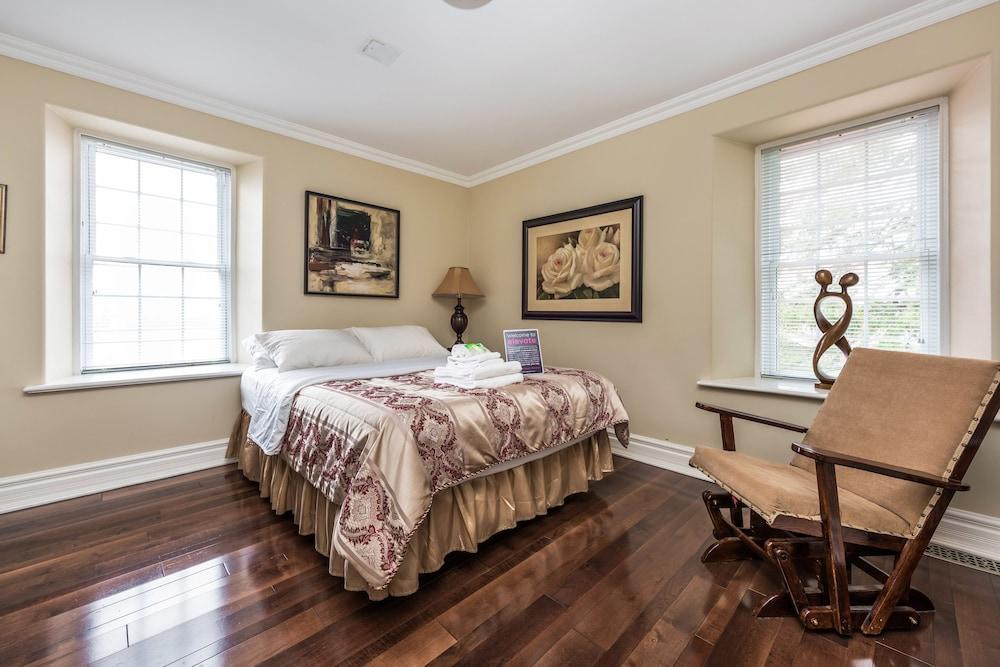 CastleView Inn by Elevate Rooms