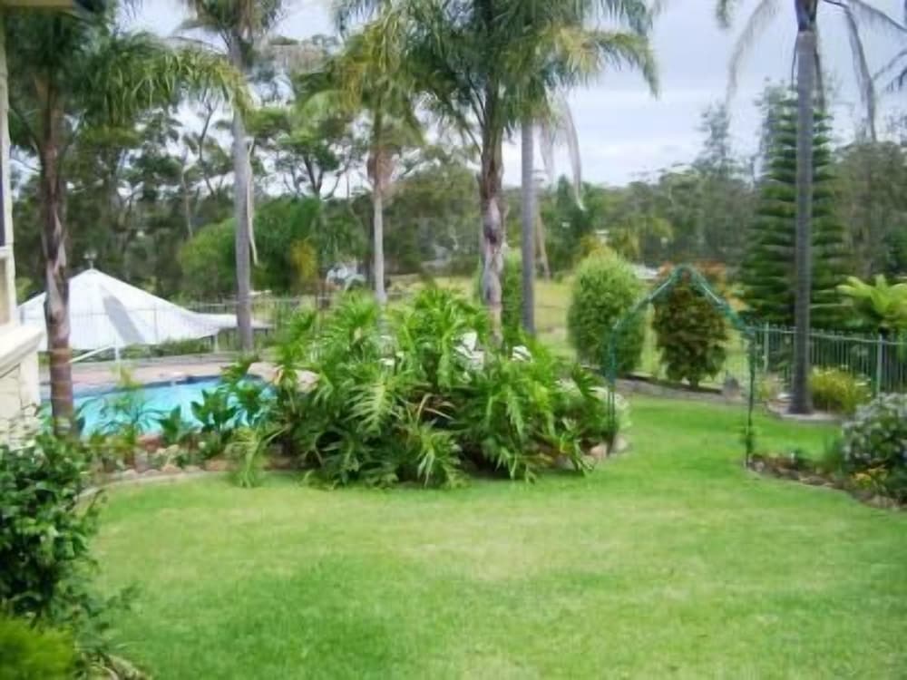 Tabourie Lake Motor Inn Resort