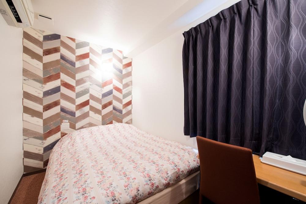 Yokohama Town Hotel 24