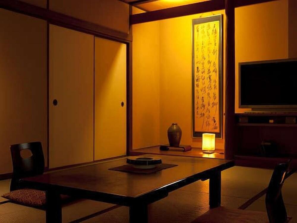 Obama Onsen Tsutaya Ryokan
