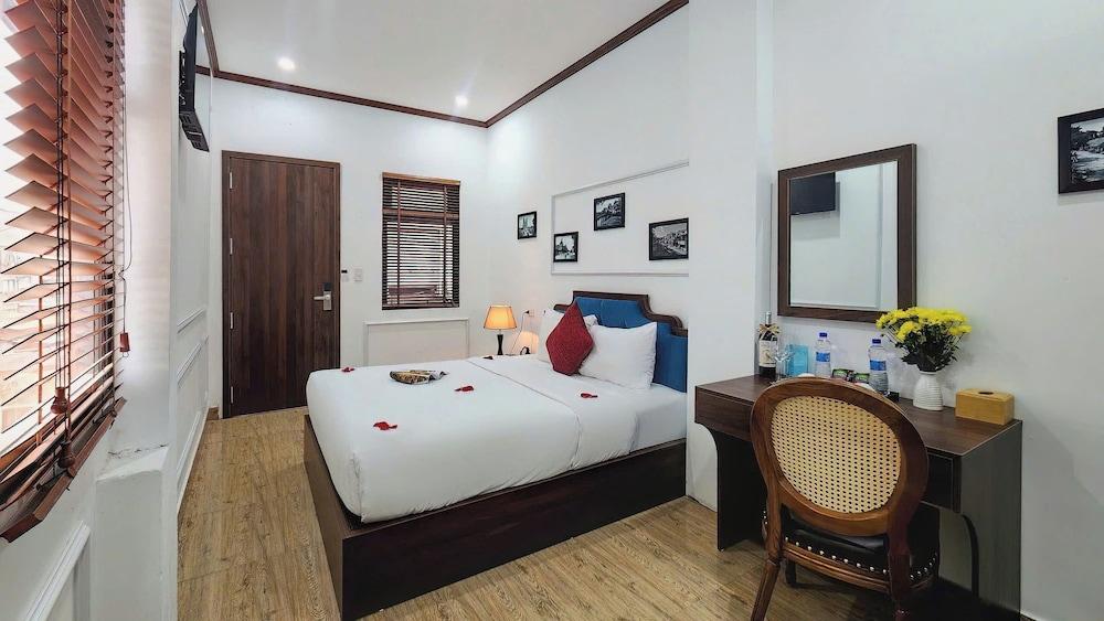 The Ambery Boutique Hotel & Travel