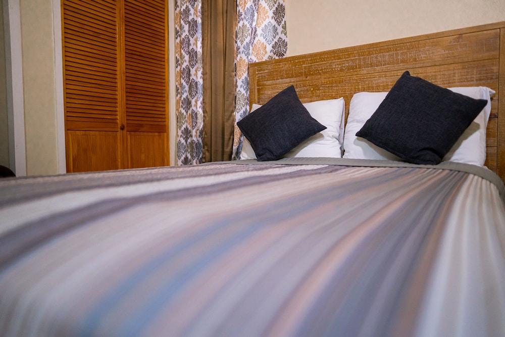 Connie's Comfort Suites