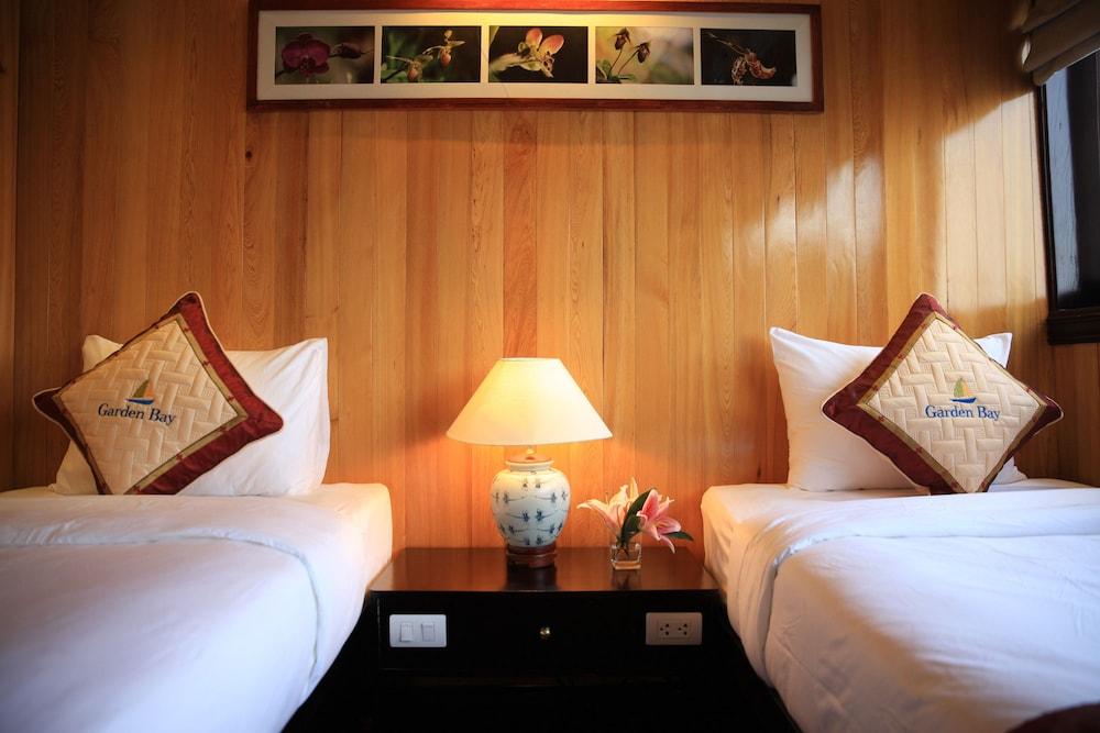 Garden Bay Luxury Cruise