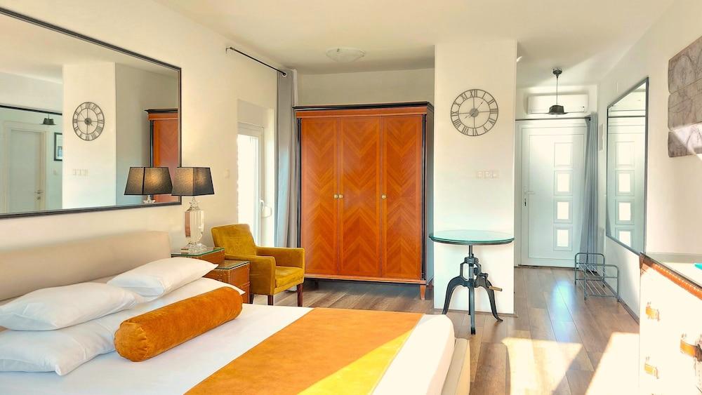 Refresh Boutique Apartments