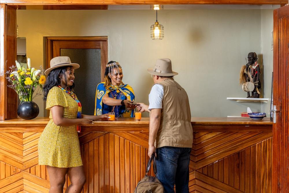 Sentrim Mara Game Lodge