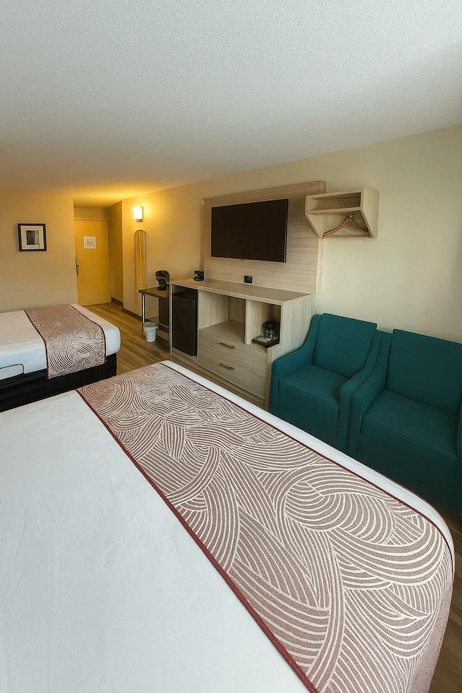 The Floral Park Motor Lodge