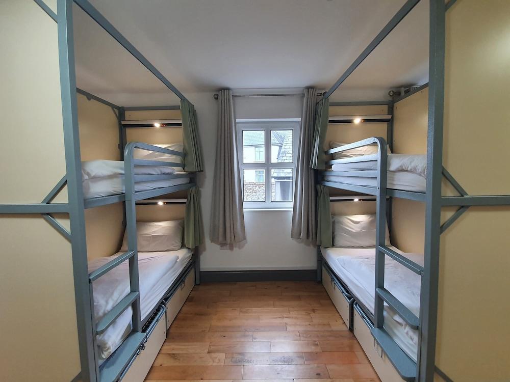 Galway City Hostel & Bar