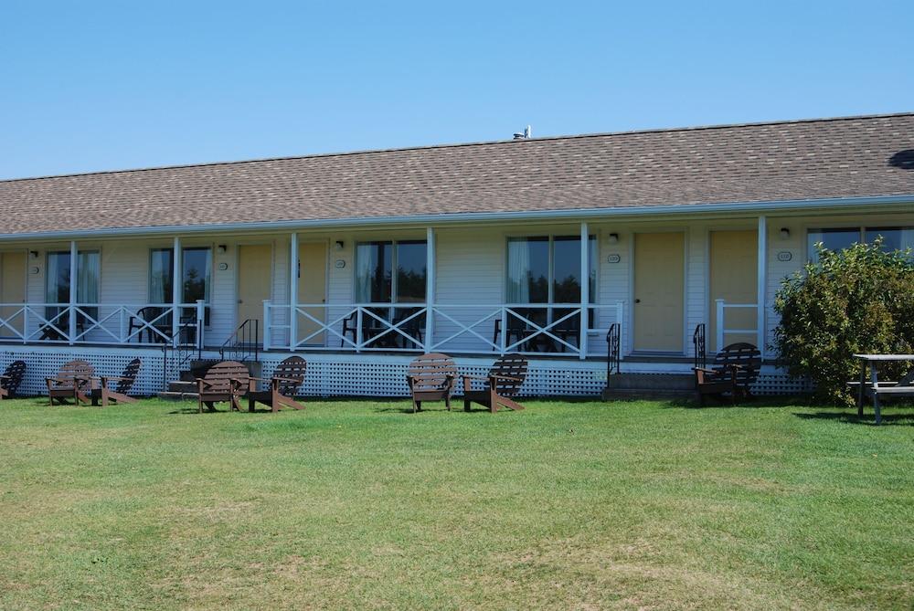 Shining Waters Cottages