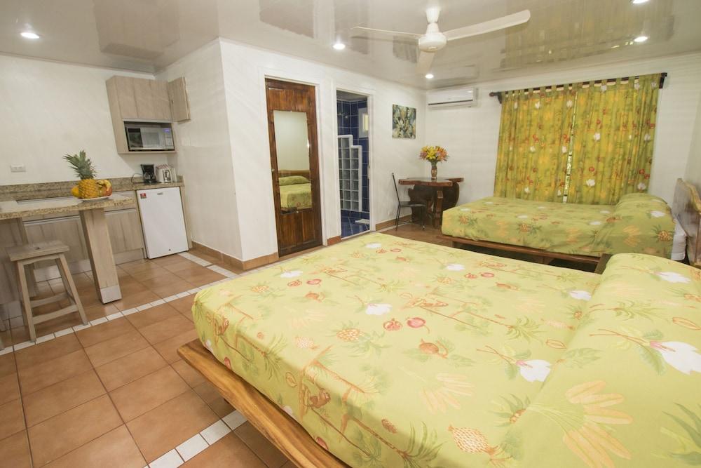 Oceanfront Hotel Verde Mar direct access to the beach