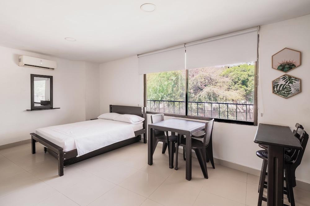 Aparta Hotel Roca Marina