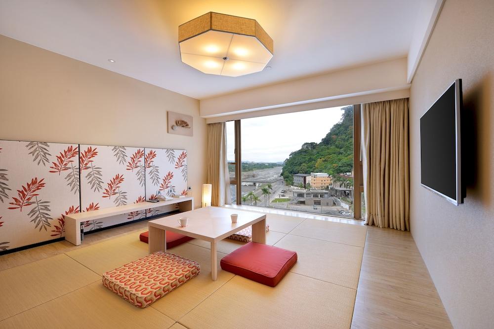 Chihpen Century Hotel