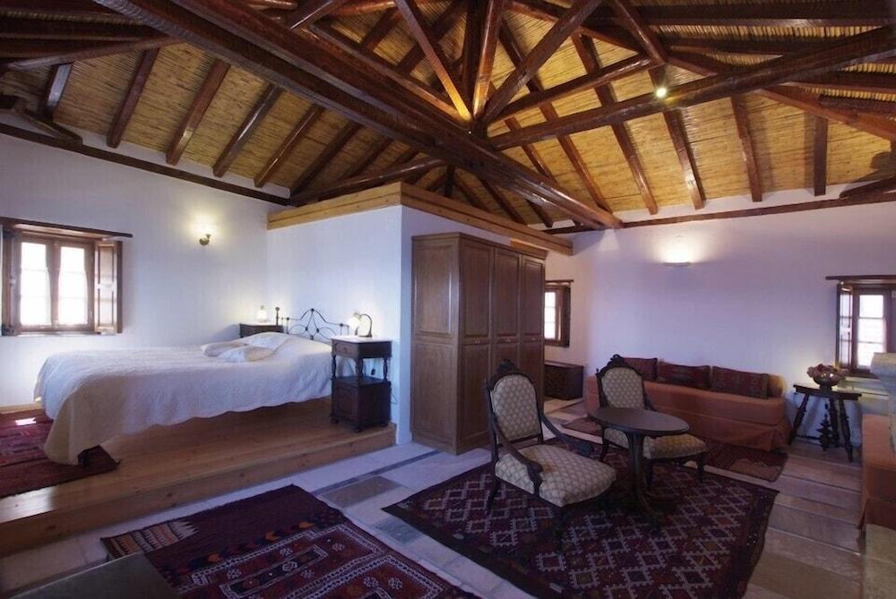 Malvasia Traditional Hotel