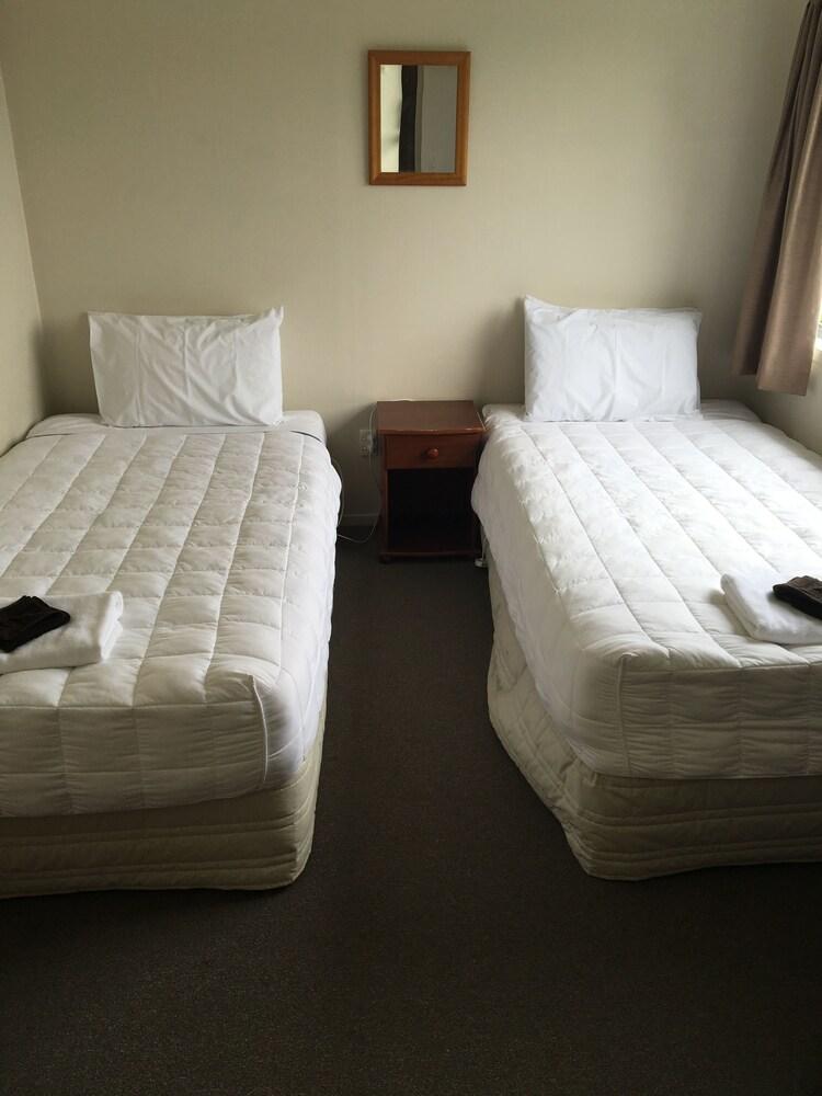 Fountain Court Motel