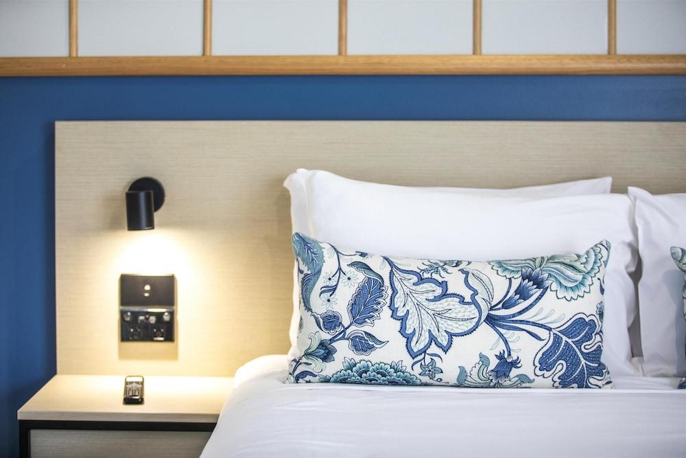 Nightcap at Queens Beach Hotel